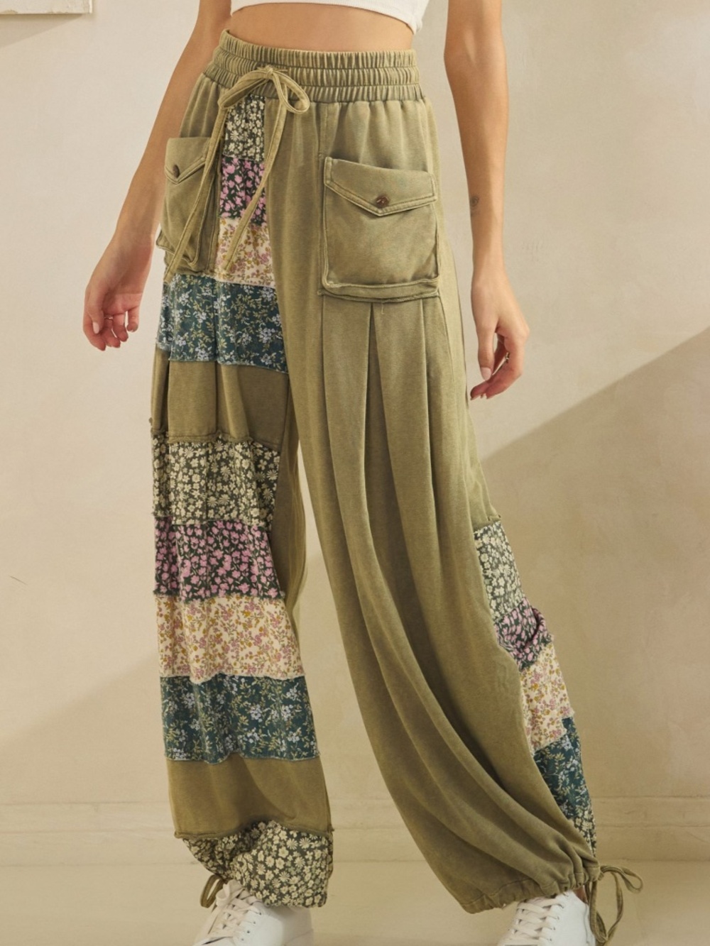 Sage + Fig Floral Print Patchwork Stretchy Waist Jogger Pants - Picture 4 of 7
